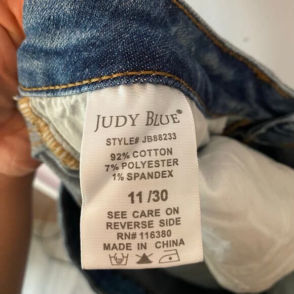 Judy Blue Women size 11 / 30 Skinny Fit Medium Wash Distressed Lemon Print Jeans - Picture 13 of 13